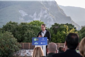Σταύρος Ξαρχάκος: Αντιδρά στη χρήση της μουσικής του για πολιτικό σποτ - "Ζητώ την άμεση απόσυρση"