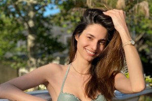 Ανάβει "φωτιές" στο Instagram η Ηλιάνα Παπαγεωργίου: Ποζάρει τόπλες στα Κουφονήσια