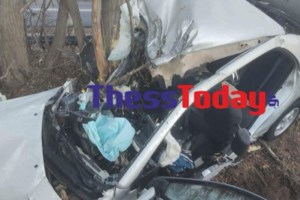 Τροχαίο στη λεωφόρο Κατεχάκη – Αυτοκίνητο έπεσε σε κολόνα της ΔΕΗ