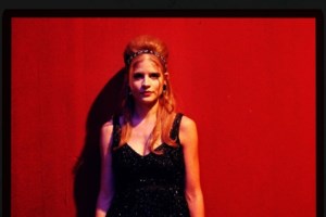 Δανάη Μιχαλάκη: Ο γάμος της "Δρόσως" - Από τις "Άγριες Μέλισσες" στην εκκλησία με νυφικό - εικόνα 2