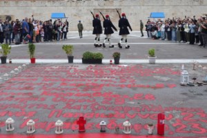 Καρυστιανού στο Politicο: Δεν μπορώ να φανταστώ πώς θα συνεχίσουμε να ζούμε με ένα τόσο διεφθαρμένο πολιτικό σύστημα