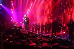 Sold out η συναυλία του Αντώνη Ρέμου στη Νίκαια: "Απόψε είμαι όρθιος γιατί με αγαπάτε" [βίντεο]