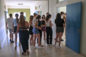 Πανελλήνιες 2022: Πότε ανακοινώνονται βαθμοί και βάσεις – Γιατί το 10 στα Μαθηματικά θεωρείται πολύ μεγάλη επιτυχία