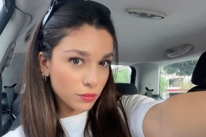 Στέλιος Ρόκκος: Η αγκαλιά της κόρης του λίγο πριν ανέβει στη σκηνή - "Έχω ένα όπλο, ένα φτυάρι και ένα άλλοθι..." [βίντεο]