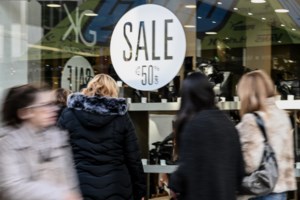 Ανοιχτά καταστήματα και σούπερ μάρκετ αύριο Κυριακή με εκπτώσεις και νέα μέτρα - εικόνα 3