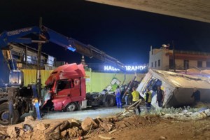 Σοβαρό τροχαίο με τραυματίες τη νύχτα στη Λαμία [εικόνες] - εικόνα 4