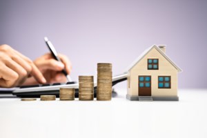 Γιατί τελειώνουν οι επιδοτήσεις στο ρεύμα και τα διάφορα "pass" - Νέο τοπίο μετά τις εκλογές