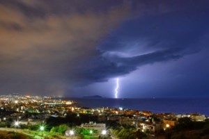 Καιρός: Τι είναι η "ψυχρή λίμνη" που θα πλήξει την Κρήτη με καταιγίδες, πτώση θερμοκρασίας και χαλάζι [χάρτες-βίντεο]