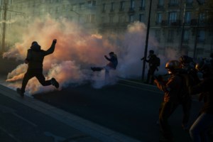 Αλβανία: Επεισόδια στα Τίρανα στη διαδήλωση των φοιτητών - Απορρίπτουν διάλογο με Ράμα, αποστάσεις από Μπερίσα - εικόνα 2