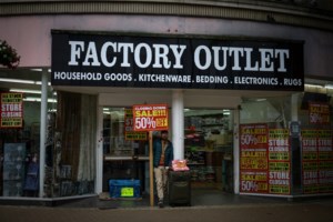 Εκλογές στη Βρετανία: Οι Εργατικοί καλπάζουν προς την εξουσία - Αλλά για όσους βαρέθηκαν, ο Guardian λέει... υπάρχει κι ο Λάνθιμος - εικόνα 2