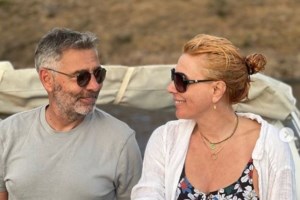 Σμαράγδα Καρύδη: Γενέθλια στην Αίγινα με φίλους -  Τα κεριά είναι πολλά και τ’ αγαπάω όλα, θα ήθελα άλλα τόσα