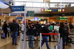 Κορονοϊός: 6 στους 10 Βρετανούς θέλουν το "πράσινο διαβατήριο" και ετοιμάζονται για διακοπές