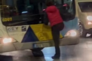 Αναστάτωση στη Θεσσαλονίκη: Φωτιά σε εν κινήσει λεωφορείο με επιβάτες