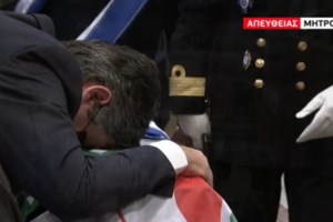 Φώφη Γεννηματά – Βουρκωμένος ο Χριστοδουλάκης: Ανέστησες ένα κόμμα, χωρίς εσένα θα ήταν μια ανάμνηση [Βίντεο] - εικόνα 5