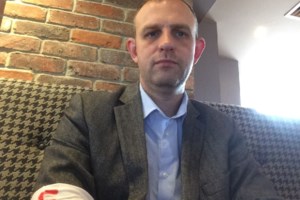 Το ΚΚΕ διαφωνεί με την πρόσκληση Ζελένσκι να μιλήσει στην ελληνική Βουλή- Γιατί θύμισε τους Ιταλούς και τον Μεταξά