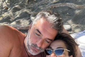 Δέσποινα Βανδή: Τα δωσε όλα σε γλέντι με τον Μανώλη Κονταρό στο Ρέθυμνο - [Βίντεο]