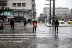 Μαρουσάκης: Ισχυρή κακοκαιρία από το Σάββατο, με κορύφωση την Κυριακή - Μεγάλοι όγκοι νερού και χιόνια [βίντεο]