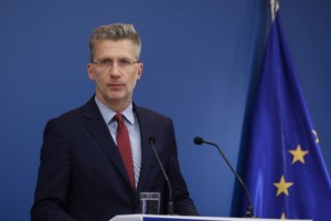 Εκλογές 2023 - ΝΔ: "Fake news του ΣΥΡΙΖΑ για δήθεν πάγωμα των μισθών την επόμενη διετία"