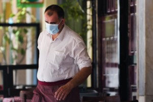 Επιτροπή Πισσαρίδη: Μειώσεις φορολογικών συντελεστών και κατάργηση εισφοράς αλληλεγγύης