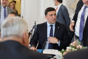 Ειρωνείες Πρετεντέρη για Μητσοτάκη: Έφτιαξε κυβέρνηση με 64 υπουργούς για να μην του... τελειώσουν γρήγορα