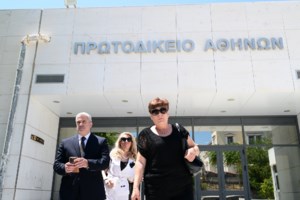 Δολοφονία Καραϊβάζ: Να ασκηθεί έφεση κατά της αθωωτικής απόφασης των δύο κατηγορούμενων ζητά η μητέρα και η αδελφή του