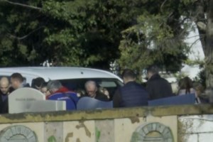 Βέροια: Επεισόδιο στην κηδεία του βρέφους - Καταγγέλλουν τον πατέρα ότι έβρισε τους συγγενείς της 37χρονης [βίντεο]