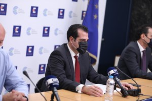 Κορονοϊός: Τρέχουν... για να εμβολιαστούν οι άνω των 60 - Κλείστηκαν πάνω από 11.500 ραντεβού σε μισή μέρα