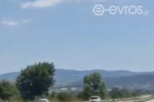 Έβρος: Απίστευτο θράσος από τους λαθροδιακινητές - Μπαίνουν στο αντίθετο ρεύμα και "σπάνε" μπλόκα [Βίντεο]