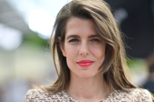 Ομορφιά, γοητεία και κομψότητα: Η Καρολίνα του Μονακό και η κόρη της Σαρλότ Κασιράγκι έκαναν δίδυμες Chanel εμφανίσεις - εικόνα 9