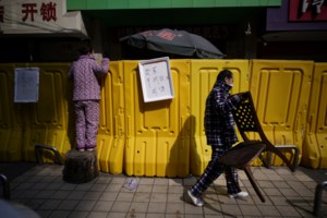 Κορονοϊός: 80 τόννοι υγειονομικού υλικού από την Κίνα έφτασε στην Αθήνα [Εικόνες] - εικόνα 4