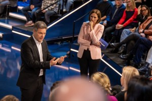 Σφοδρή επίθεση Μασκ σε Ζελένσκι: "Τρέφεται από τα πτώματα των Ουκρανών στρατιωτών"- Ενοχλημένος ο Τραμπ με τον Ουκρανό πρόεδρο - εικόνα 4