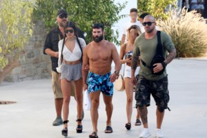 Χειροπέδες στους επτά "ποντικούς" που ρήμαζαν βίλες στη Μύκονο: Εκαναν 39 διαρρήξεις με λεία 320.000 ευρώ - εικόνα 3