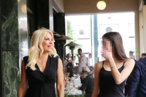 Μαίρη Τσιμτσιλή: Η σπάνια φωτογραφία της μελαχρινής και πανύψηλης αδελφής της Σταματίνας Τσιμτσιλή - εικόνα 5