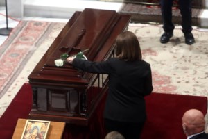 Πολιτικό μανιφέστο Κουτσούμπα στον επικήδειο του Μίκη Θεοδωράκη - εικόνα 3