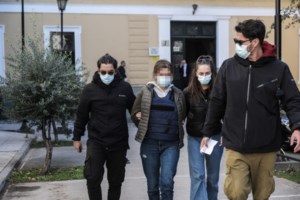 Κλοντιάνα Τσέλο: "Ρεσιτάλ" στη δίκη για τις σφαίρες εναντίον του οφθαλμίατρου- Θέλει κάμερες και τον Αλβανό Πρέσβη...