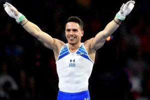 Λευτέρης Πετρούνιας: Η συγκίνηση και τα δάκρυα στην ανάκρουση του εθνικού ύμνου [βίντεο] - εικόνα 2