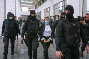 Βιτριόλι: "Το φίδι είναι πιο ζεστό απ' αυτήν - Ψυχρό, δολοφονικό βλέμμα" - Τι αποκαλύπτει για την Εφη συγκρατούμενή της