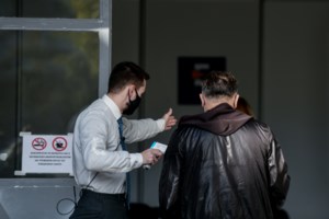 Χάος στον Καναδά: Χιλιάδες πολίτες στους δρόμους κατά του υποχρεωτικού εμβολιασμού - Φυγαδεύτηκε ο Τριντό [Εικόνες - Βίντεο] - εικόνα 7