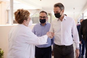 Εμβολιασμοί - Σπάει το ένα ρεκόρ μετά το άλλο: 130.000 ραντεβού μέσα σε λίγες ώρες από τους 45άρηδες - Μήνυμα Μητσοτάκη