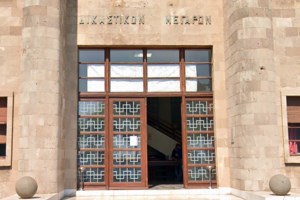 Φρίκη στη Ρόδο: 56χρονος οικοδόμος έβαζε ανήλικες να ερωτοτροπούν και κατέγραφε τις πράξεις τους - εικόνα 2