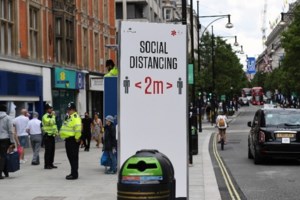 Κορονοϊός: Γιατί κλείνουν μίνι μάρκετ, περίπτερα και κάβες – Το πρόβλημα συνωστισμού στις πλατείες - εικόνα 2