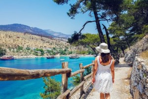 Αμμουλιανή: Το νησάκι που σε καθημερινή βάση 20πλασιάζει τον πληθυσμό του - Ρεκόρ επισκεπτών [εικόνες]