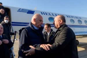 Ο Κιλιτσντάρογλου βγήκε από την κουζίνα και επιτίθεται στον Ερντογάν: Kάθεται με σκυμμένο κεφάλι μπροστά στον Πούτιν