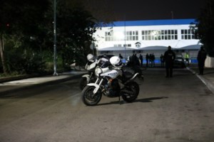 "Καρτέρι" έστησαν ένοικοι πολυκατοικίας σε ληστές- Τους τραβούσαν βίντεο και τους παρακολουθούσαν με βάρδιες [Βίντεο] - εικόνα 2