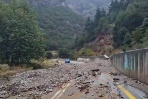 Πύργος: Ειδικά πλέγματα στο βουνό προστατεύουν σχολείο από τις κατολισθήσεις [Εικόνες] - εικόνα 6