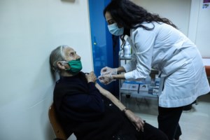 Εμβόλιο AstraZeneca: Μικρότερες παραδόσεις στην Ευρώπη ανακοίνωσε η εταιρεία - εικόνα 2