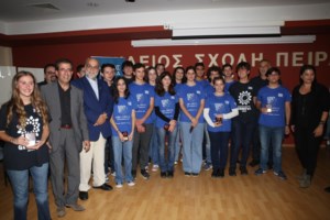 Πειραιάς: Ο Γιάννης Μώραλης επισκέφθηκε σχολεία της πόλης και άκουσε τους μαθητές να δίνουν λύσεις μέσω ρομποτικής - εικόνα 2