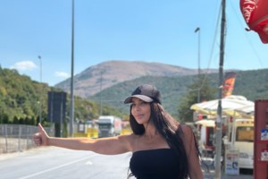 Στο νοσοκομείο η Κέλλυ Κελεκίδου: Eνα "υπέροχο" τριήμερο - Η φωτογραφία με την πεταλούδα στο χέρι της