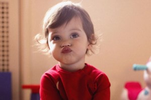 Μπόμπα - Τανιμανίδης: Τα παιχνίδια στον χιονισμένο κήπο τους με την Αριάνα και τη Φιλίππα - εικόνα 13