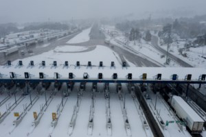 Κακοκαιρία Μήδεια: Με αυτοκίνητα της Περιφέρειας Αττικής η μεταφορά πολιτών στα εμβολιαστικά κέντρα